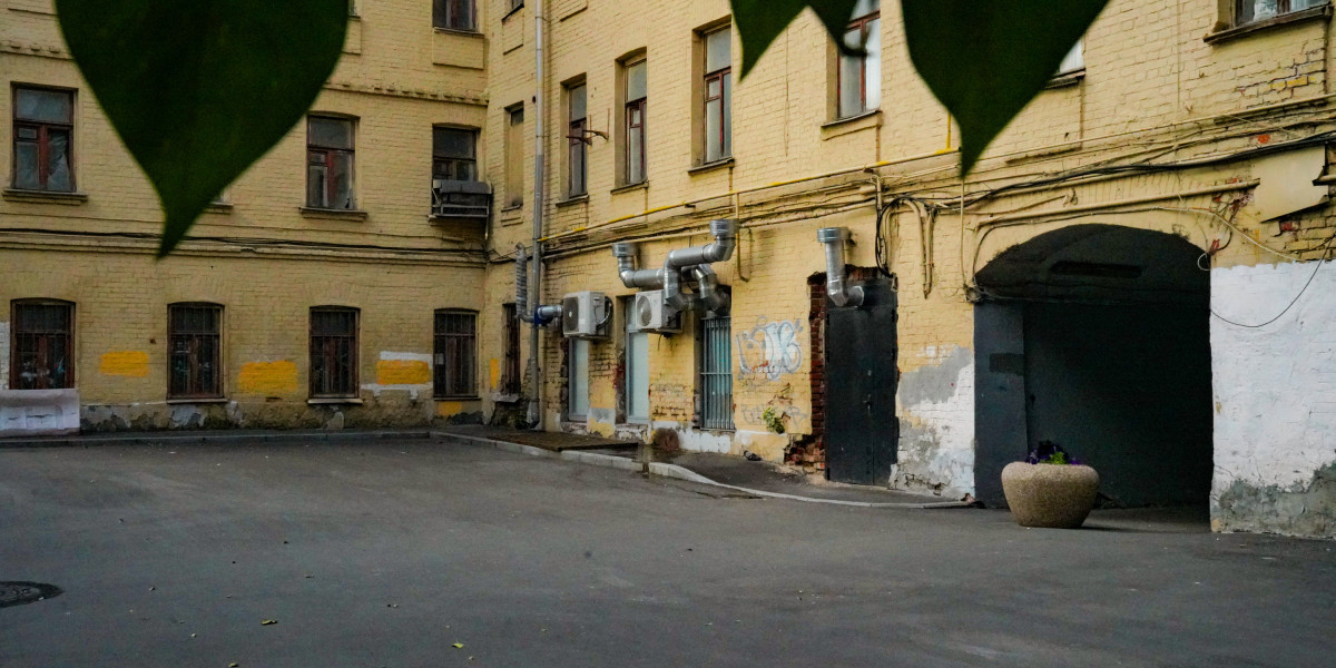Костромские чиновники опровергли согласование розовой двери на памятнике архитектуры редакции