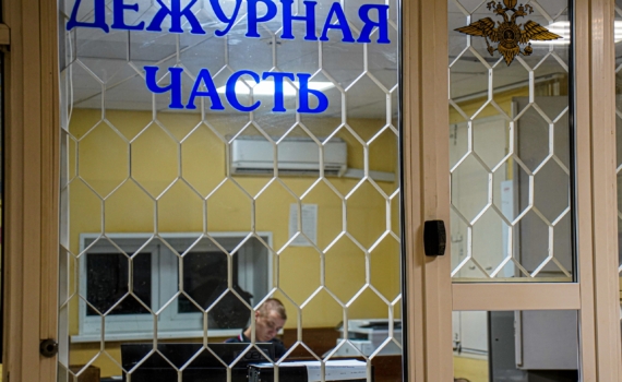 Силовики изымают контрафакт и проверяют иностранных граждан