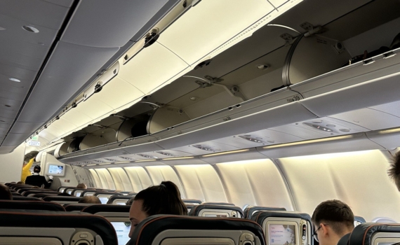 В салоне самолета Hong Kong Airlines возник пожар