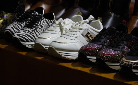 Прощайте, мозоли: легкий способ сделать новую обувь комфортной — поможет неожиданный предмет