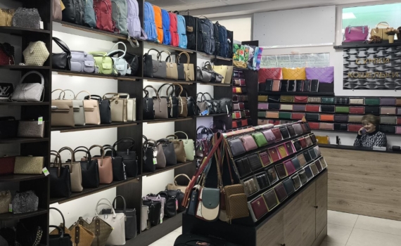 Все поместится — и ноутбук, и зонт: три вместительные сумки, которые вернулись в тренд Все поместится — и ноутбук, и зонт: три вместительные сумки, которые вернулись в тренд